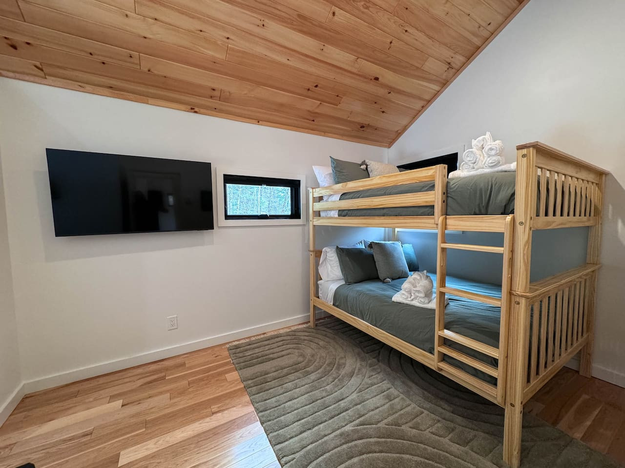 DREAMLAND | Luxe Waterfront Villa, Hot tub + Sauna - Fryeburg DREAMLAND | Luxe Waterfront Villa, Hot tub + Sauna - Fryeburg