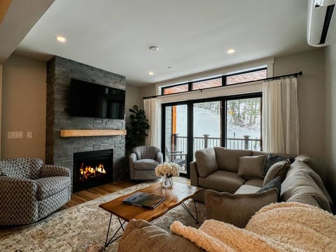 Summit View | New Build, Ski in/out, All Year Pool