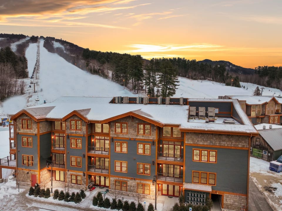 Summit View | New Build, Ski in/out, All Year Pool - North Conway