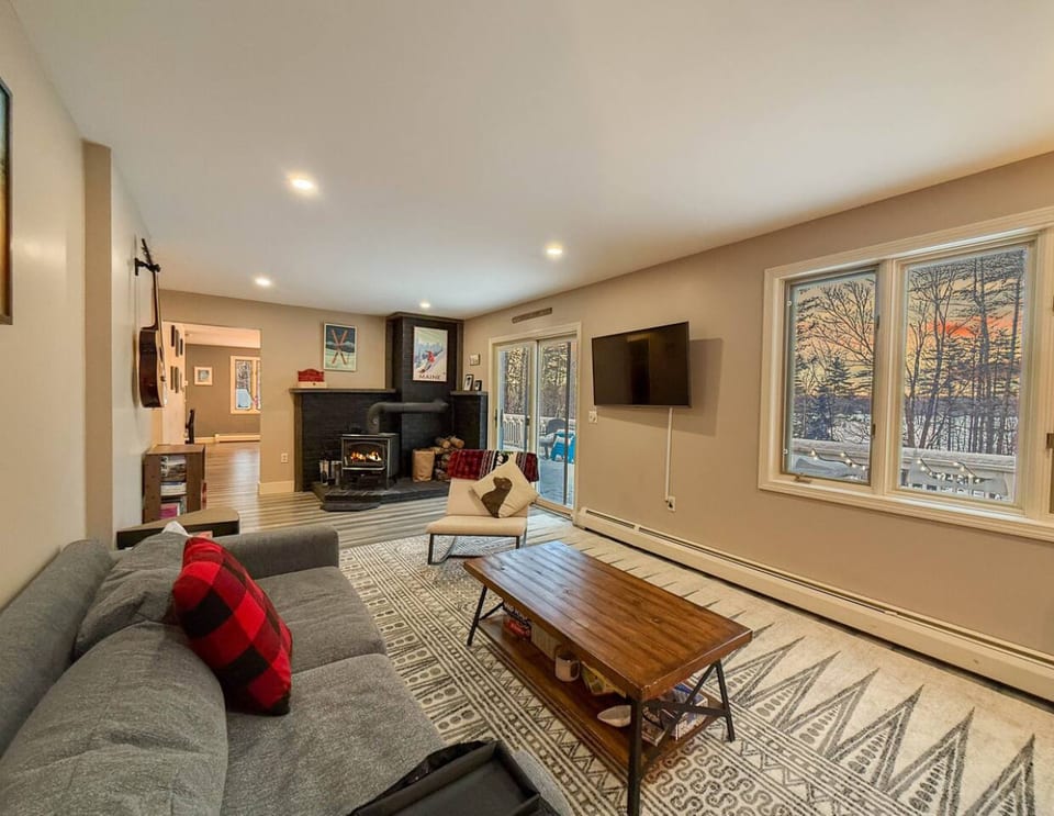 The Mountain House | Hot Tub, Close to Moose Pond - Bridgton