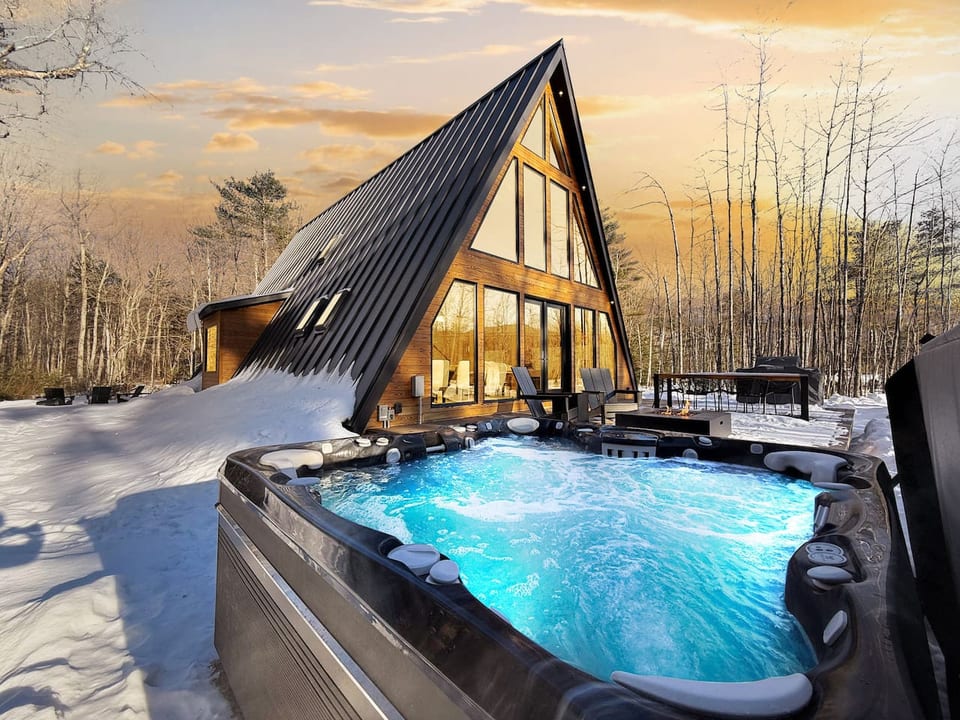 Razor Brook Chalet | A-Frame di Lusso con Vasca Idromassaggio - Bartlett