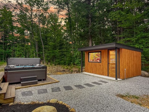 Razor Brook Chalet | Luxury A-Frame with Hot Tub