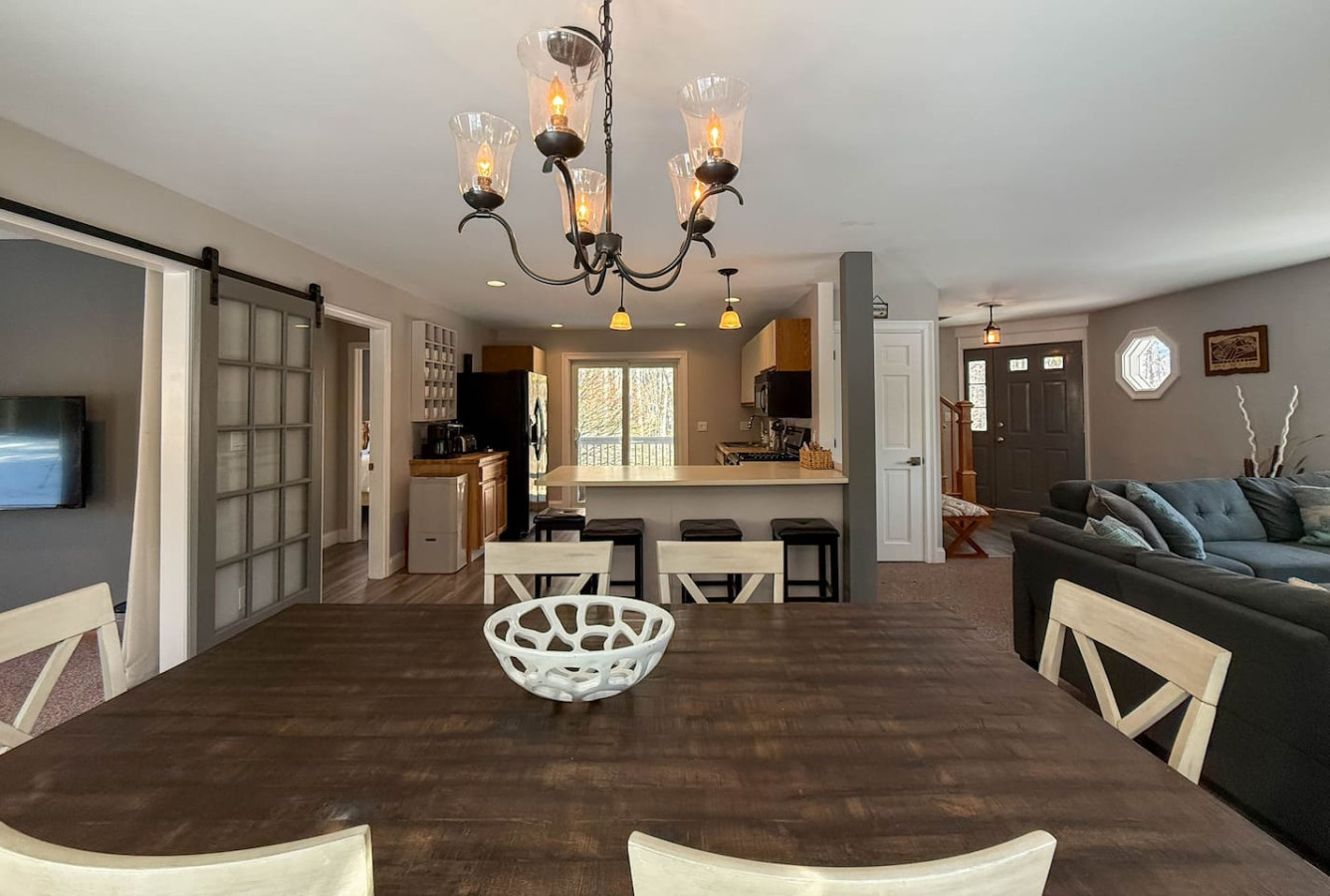 The West Nest | Private, Hot Tub, Central, 4 Bdrm