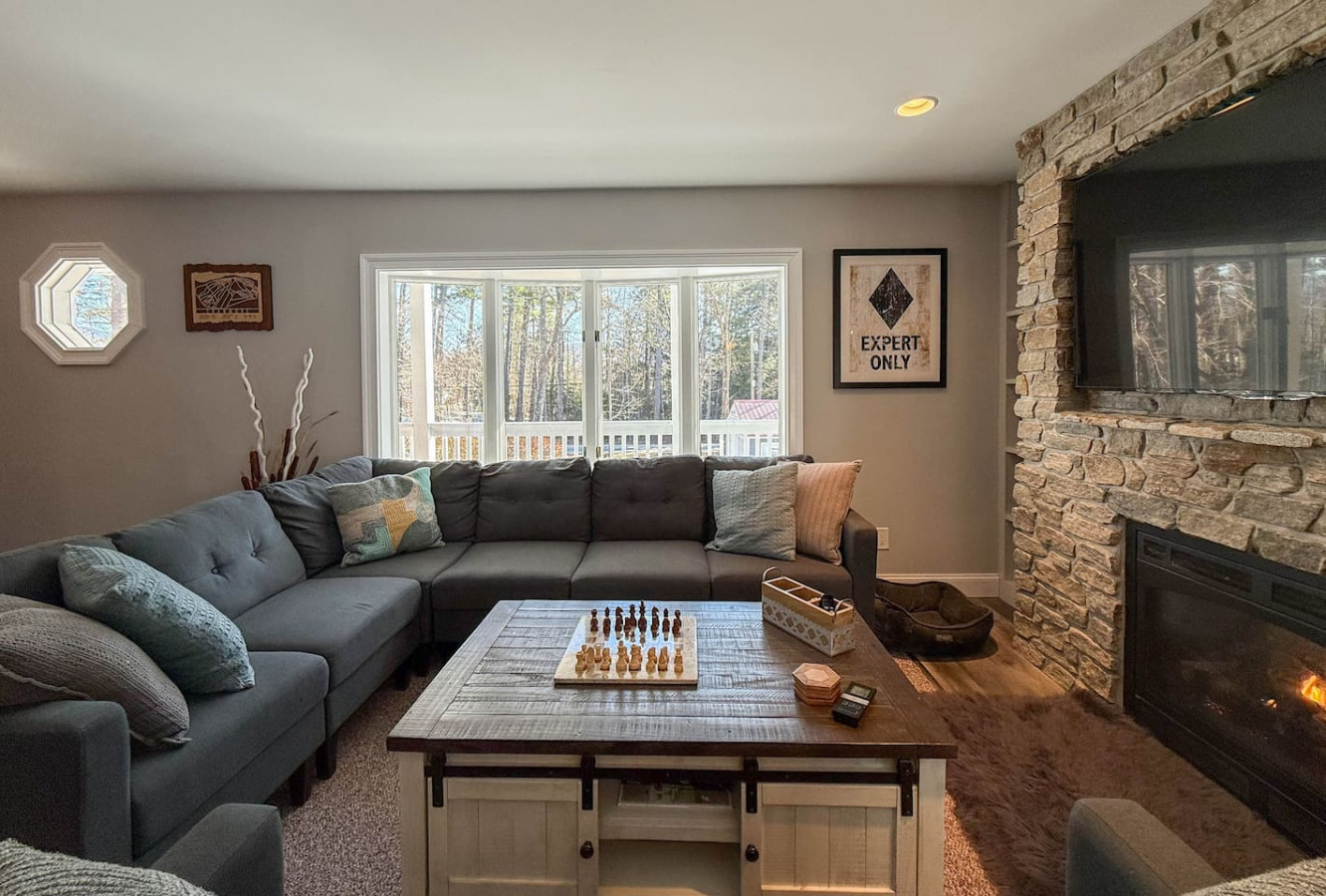 The West Nest | Private, Hot Tub, Central, 4 Bdrm