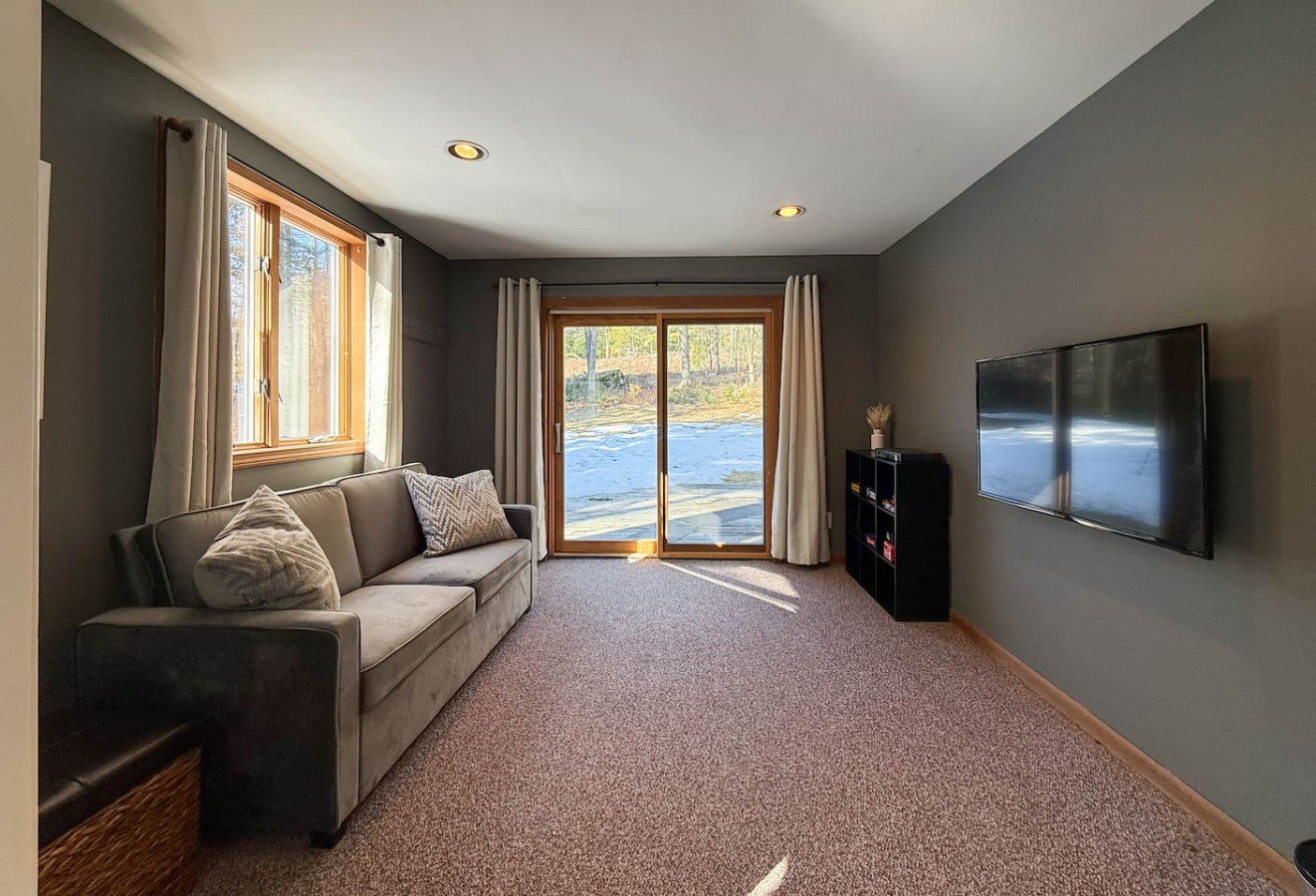 The West Nest | Private, Hot Tub, Central, 4 Bdrm