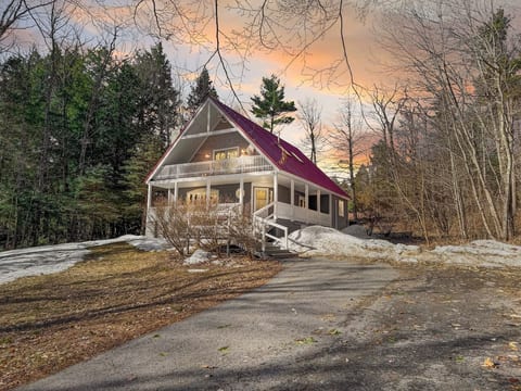 The West Nest | Private, Hot Tub, Central, 4 Bdrm
