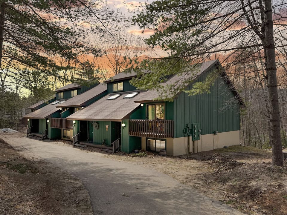 Beary Happy Place| Modern & Close to Downtown - North Conway