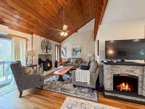 Beary Happy Place| Modern & Close to Downtown
