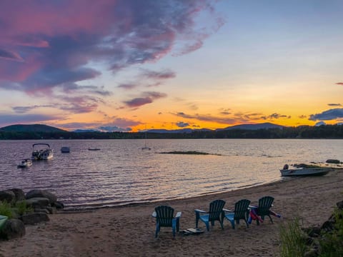 Lovewell Lodge | Cozy Cabin w/ Firepit and Kayaks