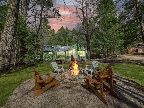 Lovewell Lodge | Cozy Cabin w/ Firepit and Kayaks