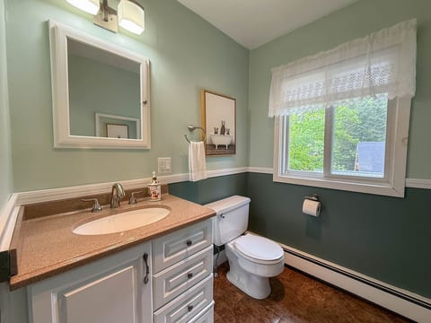 The Ridgehouse | Cozy Cabin, Heart of Bartlett