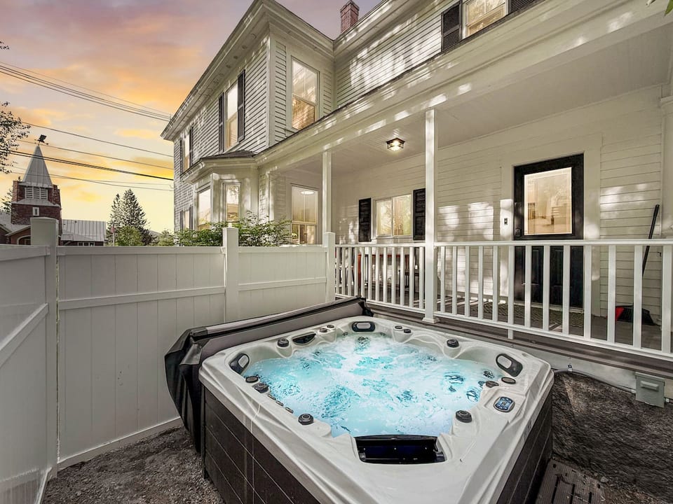 The Manor on Main | Hot Tub, Pond Access, 5 Bedrms - North Conway