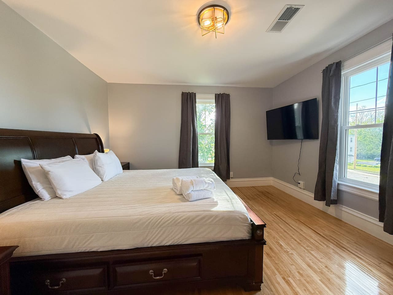 The Manor on Main | Hot Tub, Pond Access, 5 Bedrms