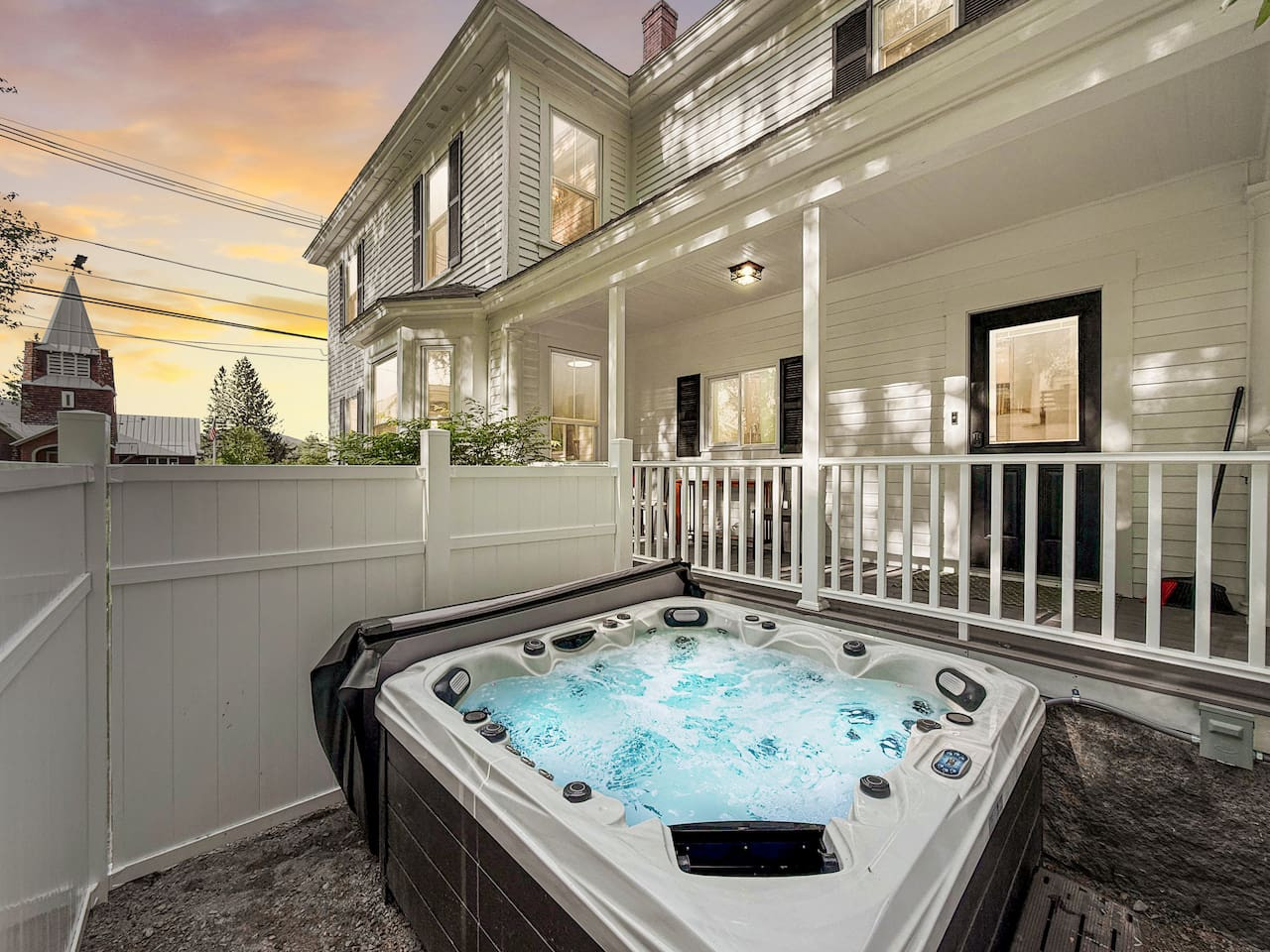 The Trilogy | Sleeps 36, 3 Hot Tubs, 19 Beds, Pond