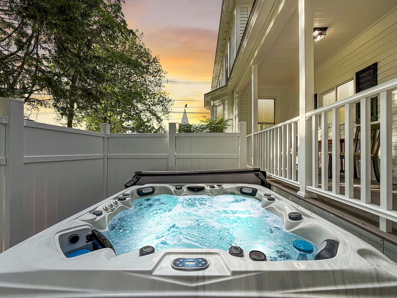 The Trilogy | Sleeps 36, 3 Hot Tubs, 19 Beds, Pond
