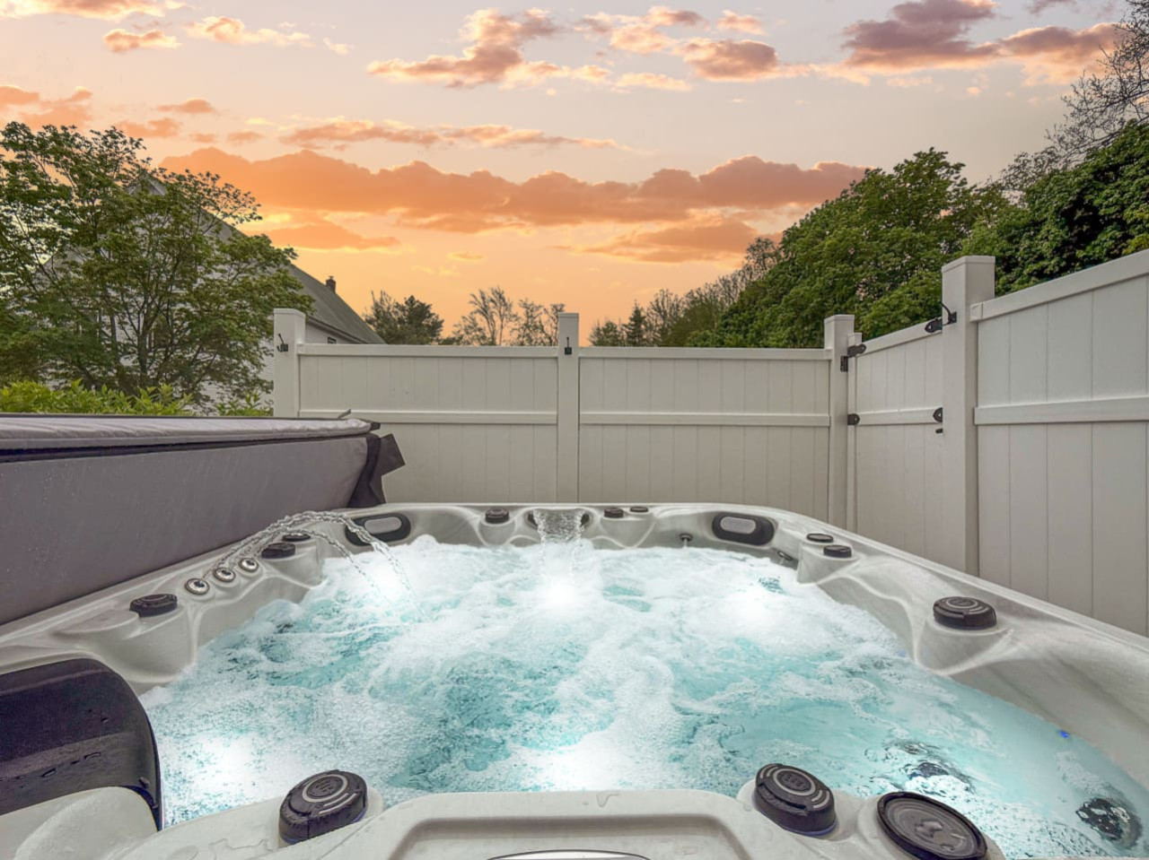 The Trilogy | Sleeps 36, 3 Hot Tubs, 19 Beds, Pond