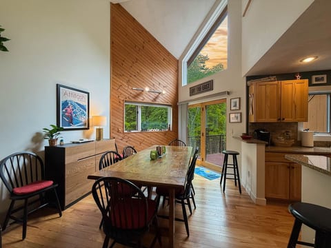 The Bird's Nest | Modern Escape Close to Storyland