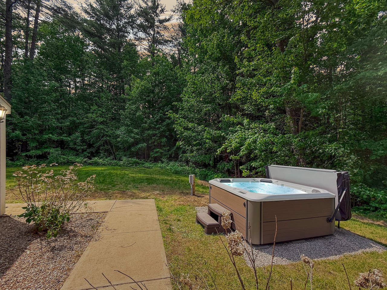 The North Nook | Hot Tub, Walk to the Saco River