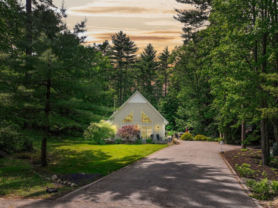 The North Nook | Hot Tub, Walk to the Saco River - North Conway