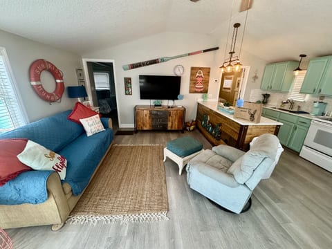 ⭐ Bright & Spacious Beach Cottage | Steps to the Beach | Golf Cart Included | Ocean Lakes