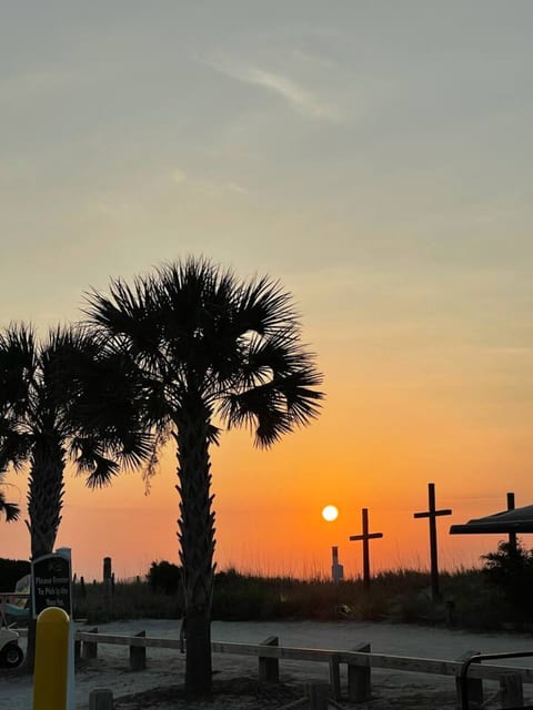 ⭐ Bright & Spacious Beach Cottage | Steps to the Beach | Golf Cart Included | Ocean Lakes