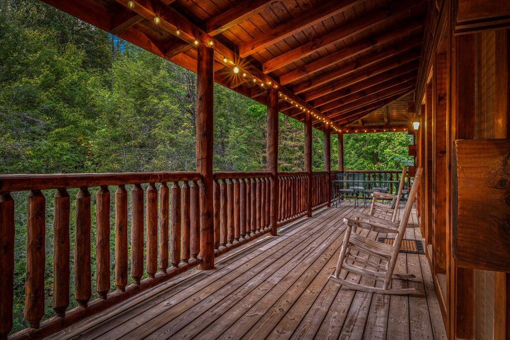 secluded-hot-tub-wi-fi-3x-kings-large-deck/