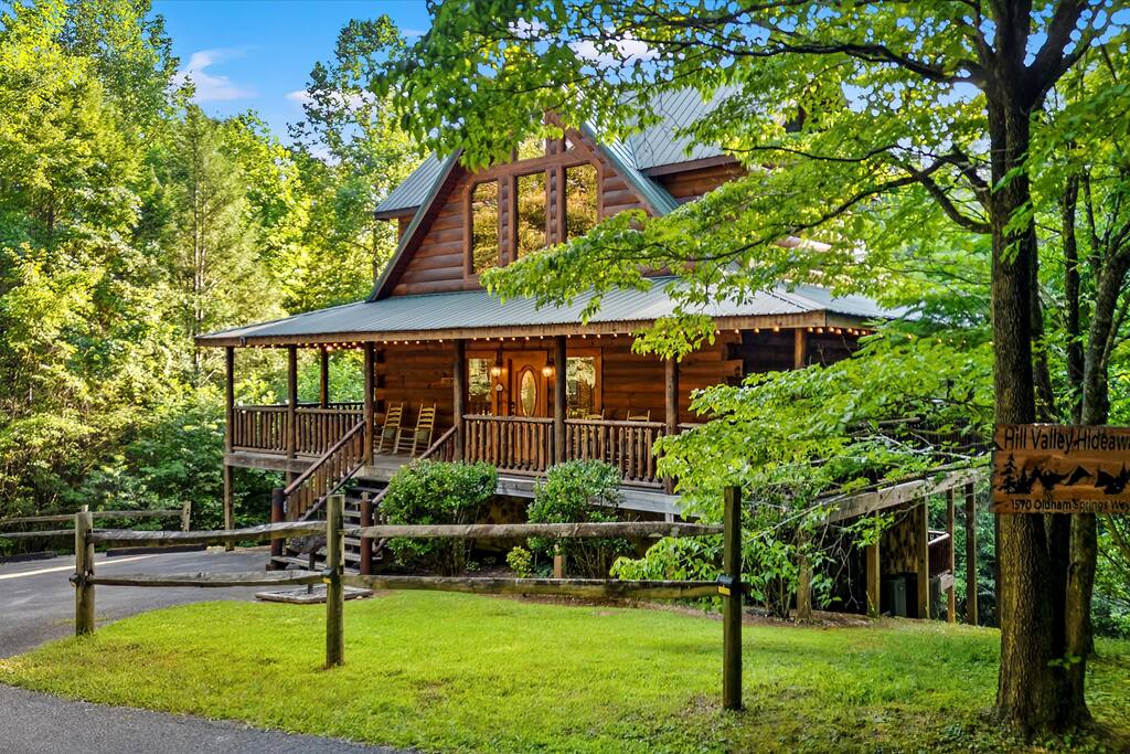 secluded-hot-tub-wi-fi-3x-kings-large-deck/