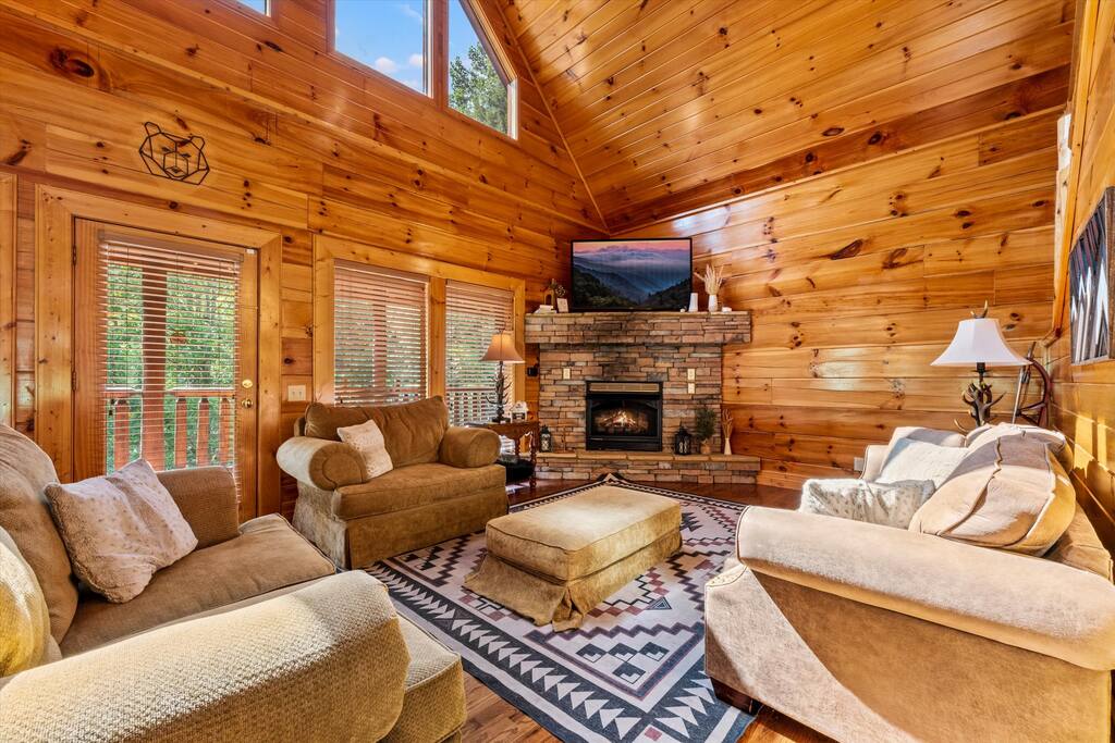 secluded-hot-tub-wi-fi-3x-kings-large-deck/