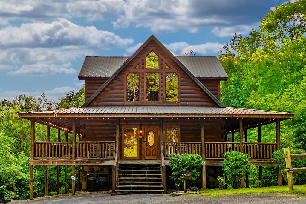 secluded-hot-tub-wi-fi-3x-kings-large-deck/