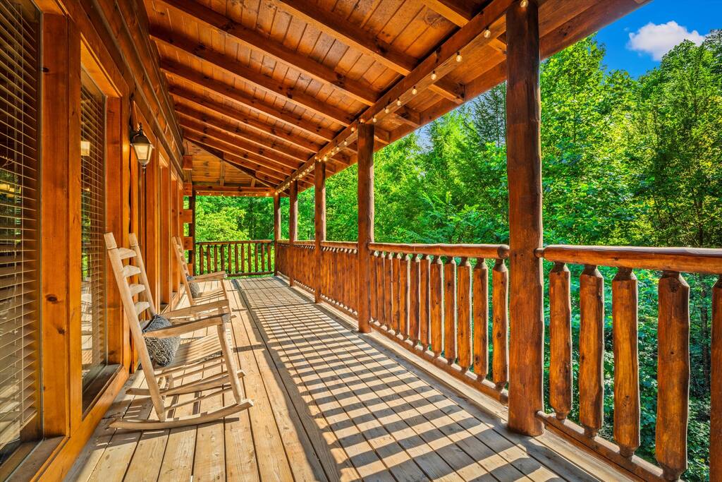 secluded-hot-tub-wi-fi-3x-kings-large-deck/