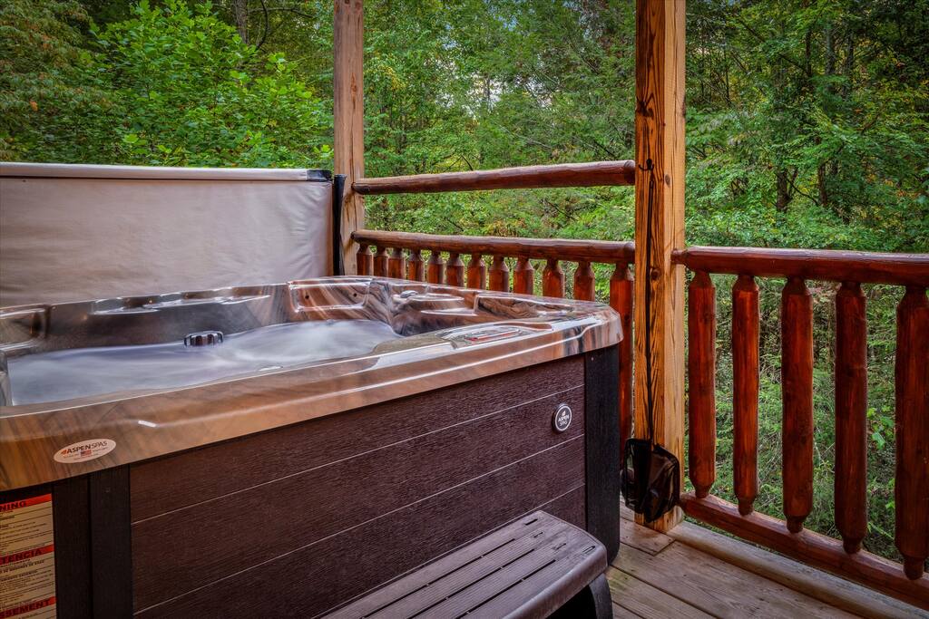 secluded-hot-tub-wi-fi-3x-kings-large-deck/