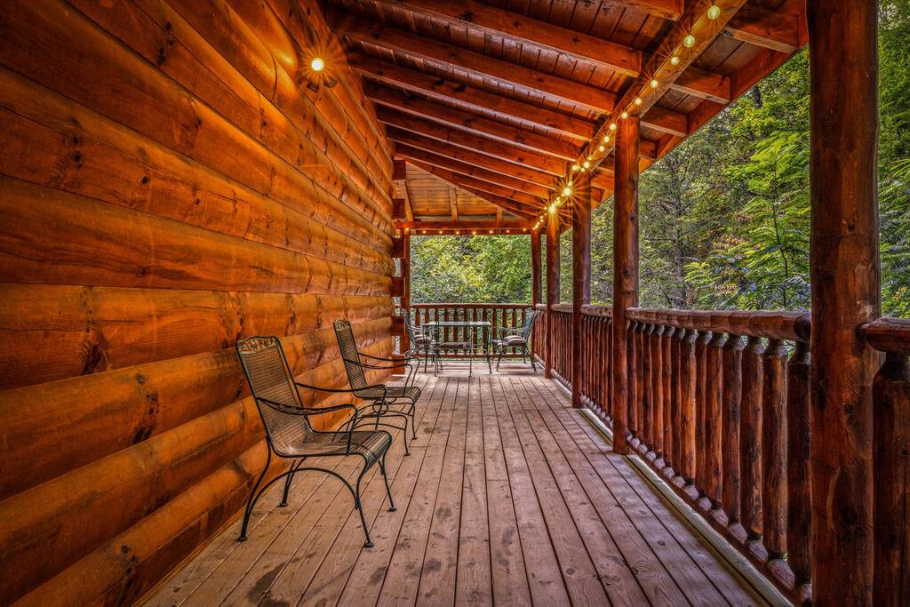 secluded-hot-tub-wi-fi-3x-kings-large-deck/