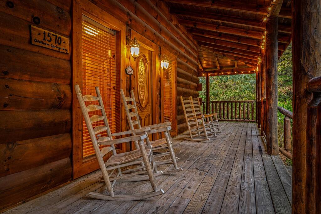 secluded-hot-tub-wi-fi-3x-kings-large-deck/