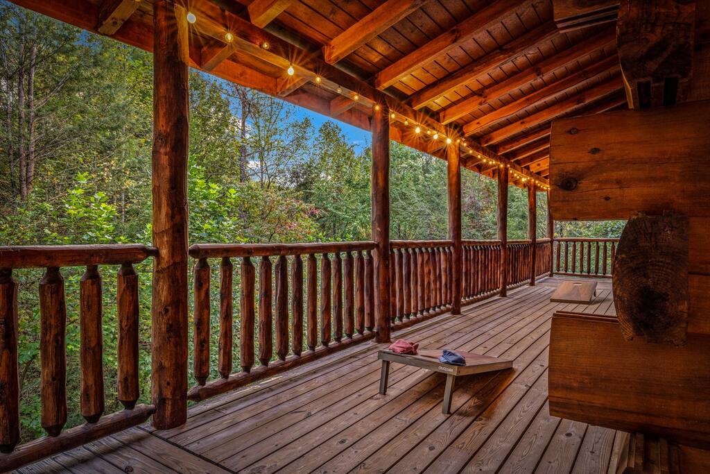 secluded-hot-tub-wi-fi-3x-kings-large-deck/