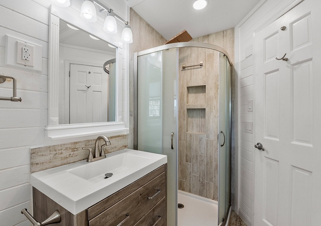 Full bath for top level near living room and Bedroom #6