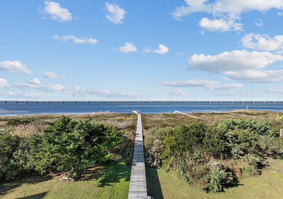 Sound-View private boardwalk