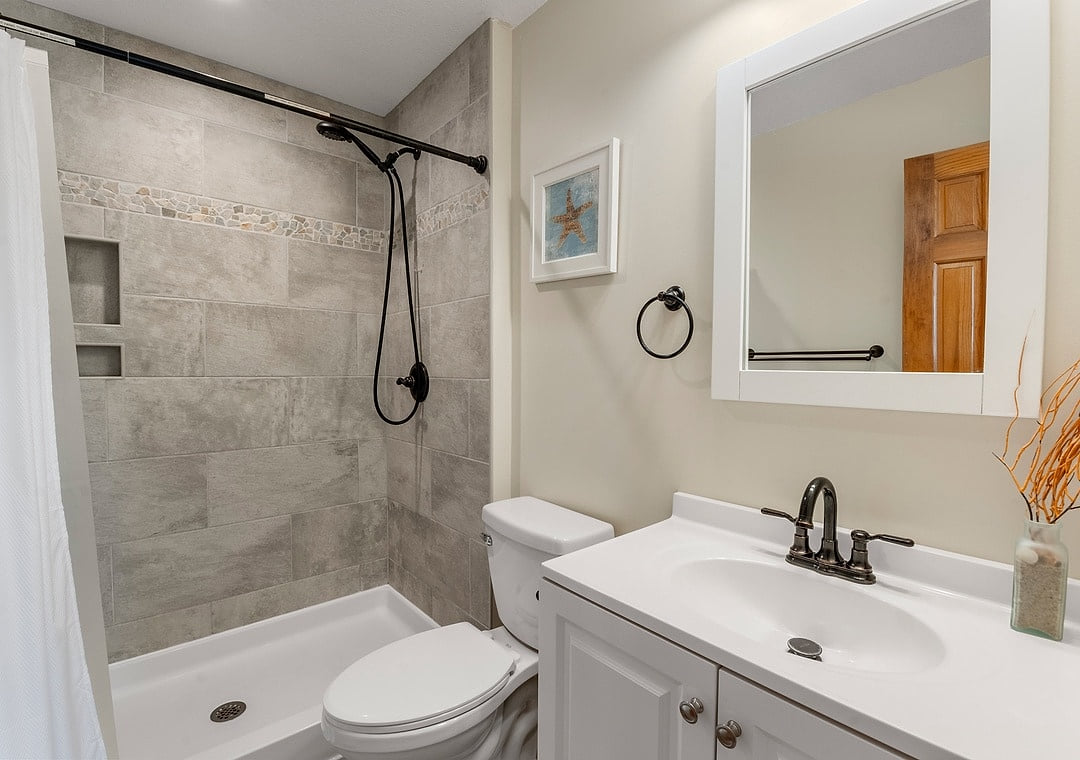 Ensuite Bath Bedroom #4
