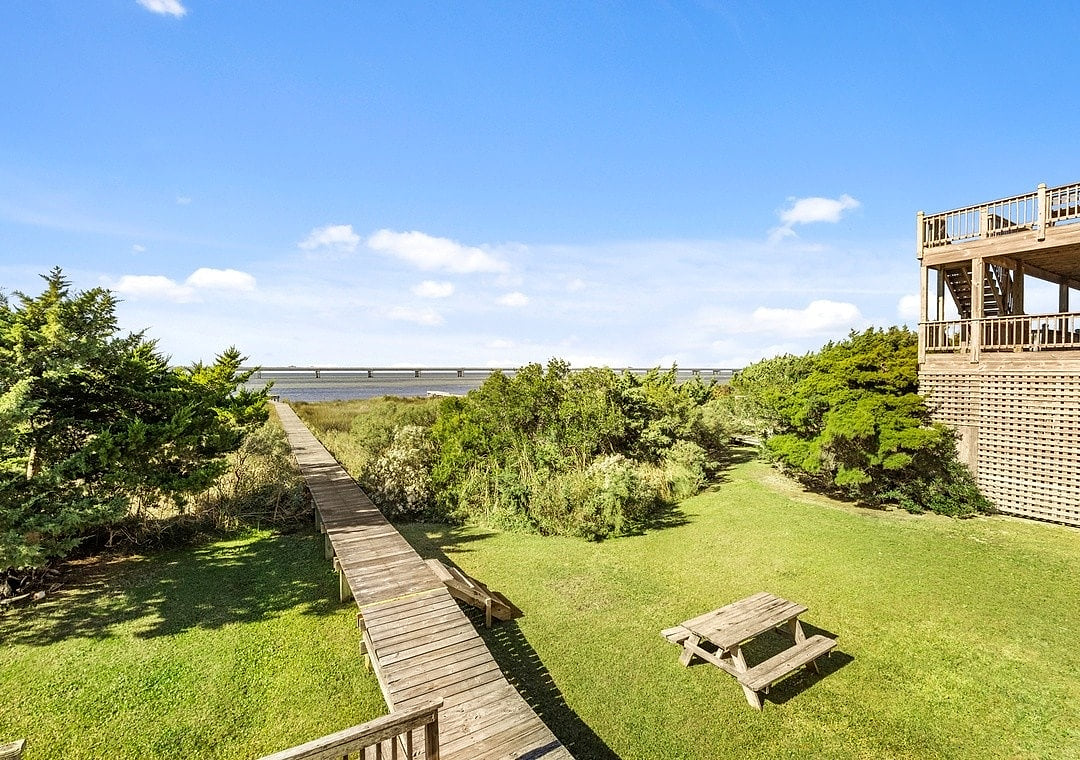 Direct serene pathway to thr beautiful Rodanthe waterfront!