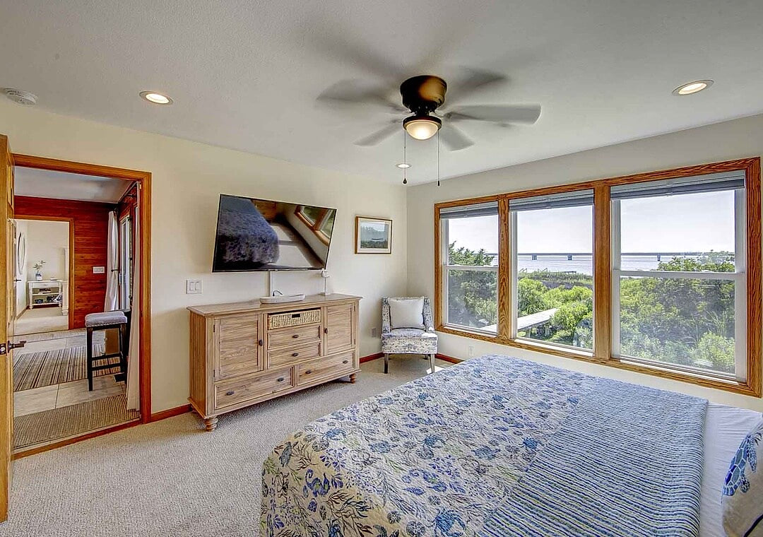 Waterfront Paradise Sound/Ocean Views Hot Tub Pet+ image 24