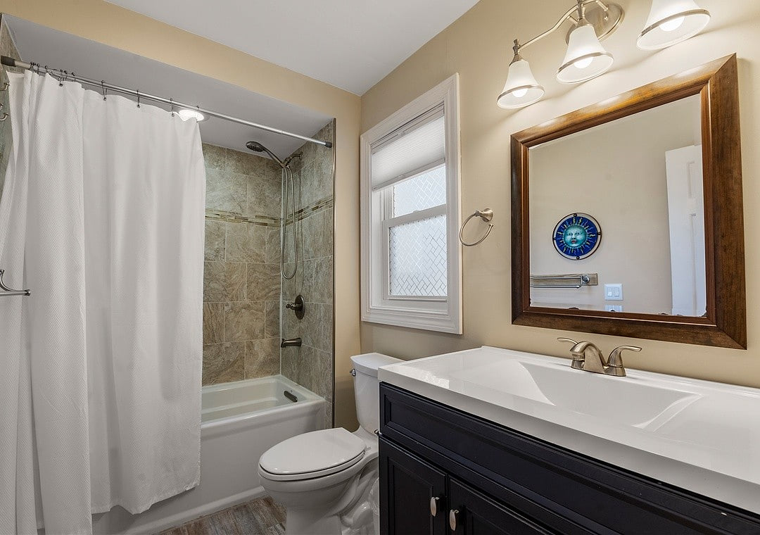 Ensuite Bathroom for Bedroom #2