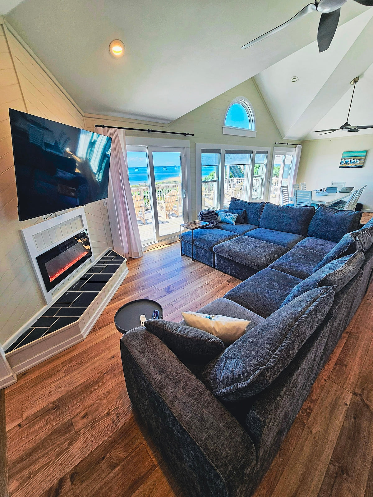 Waterfront Paradise Sound/Ocean Views Hot Tub Pet+ image 2 Luxury Waterfront Paradise 