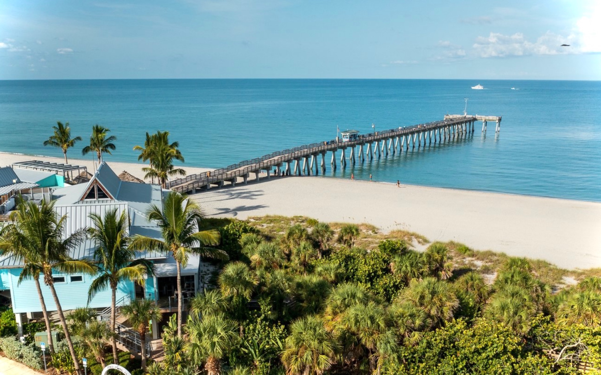 From sunset cocktails to seaside dinners — try Chart House, Dry Dock, Tripletail, Marina Jack, Shore, or Ophelia’s.