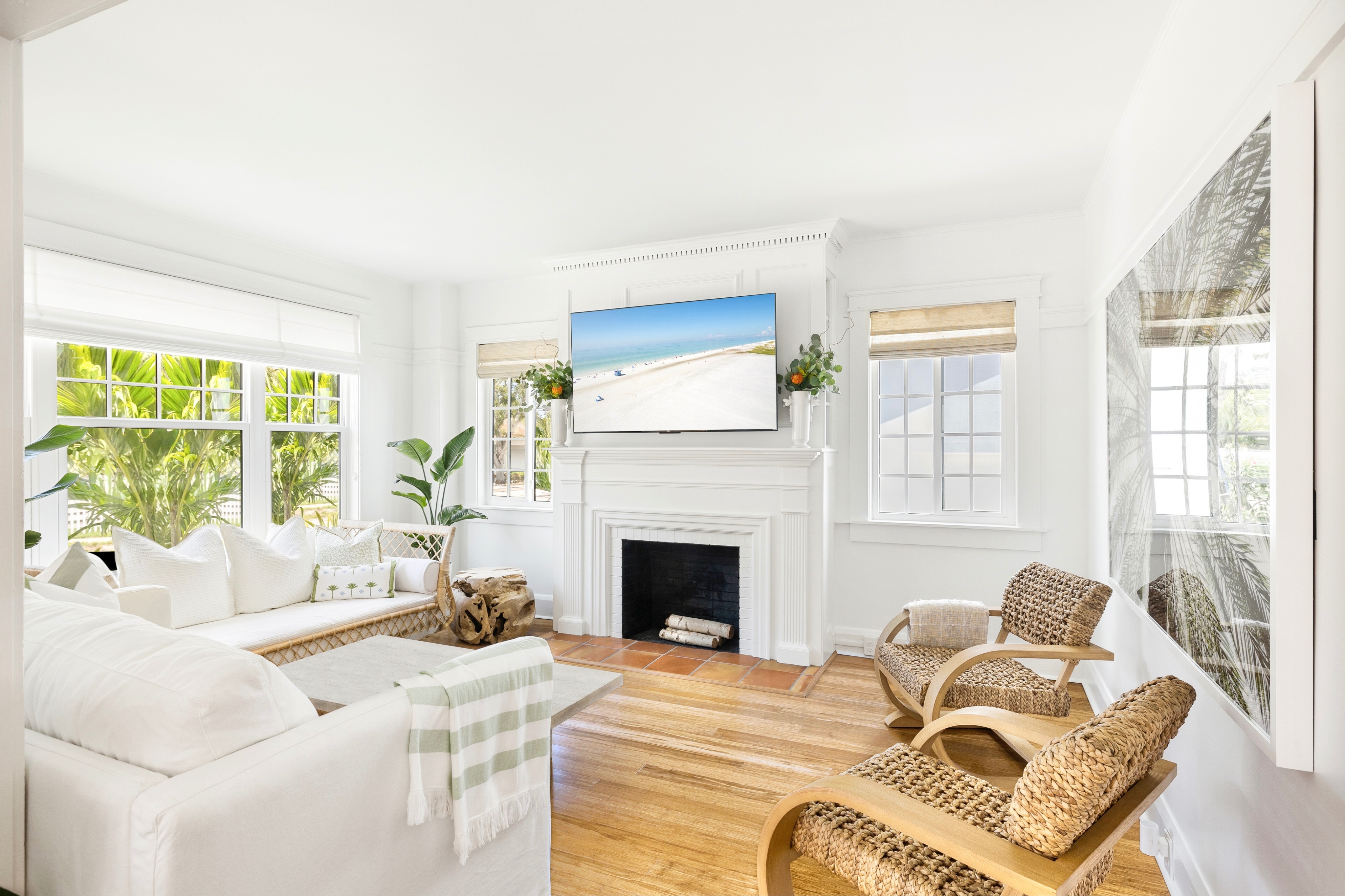 Comfy QUEEN Sleeper Sofa (Living Room)