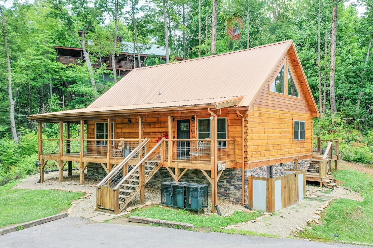 True Log Cabin, Hot tub, Fire Pit, Near Downtown