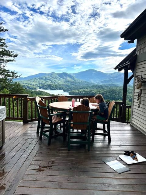 Newski's Mountaintop Lodge, Lake Lure 