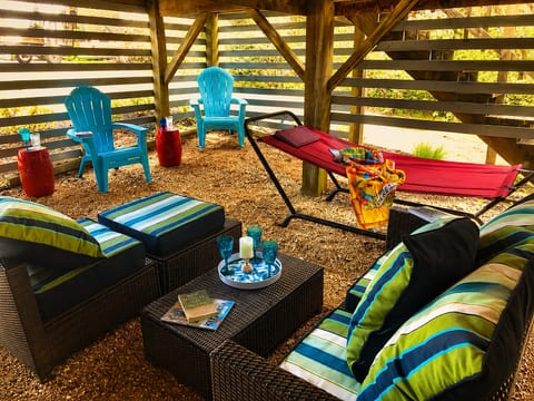 Whether you’re sipping something cold in the shade, reading in the hammock, or catching up with friends, this breezy chill zone at Captain’s Cabin OBX is your new favorite hangout.  And, it now has NEW solar Café lights for summer!