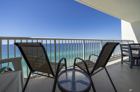 Majestic Beach 2203, 3/2, Beach Chairs, 2K/2Q, Res Parking Space