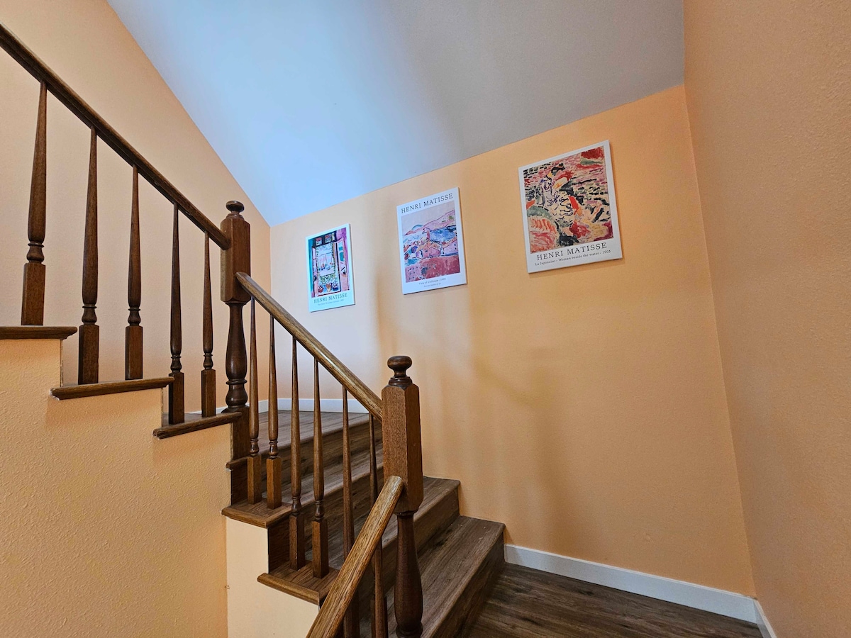 the-cathedral-room-10-min-bus-to-downtown/