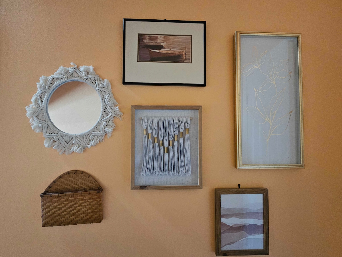 the-cathedral-room-10-min-bus-to-downtown/