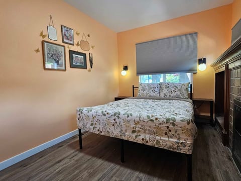 The Dutch Room - 10 min bus to downtown